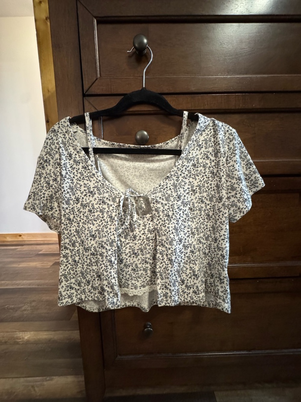 American Eagle Outfitters White and Black Floral Cropped Camisole